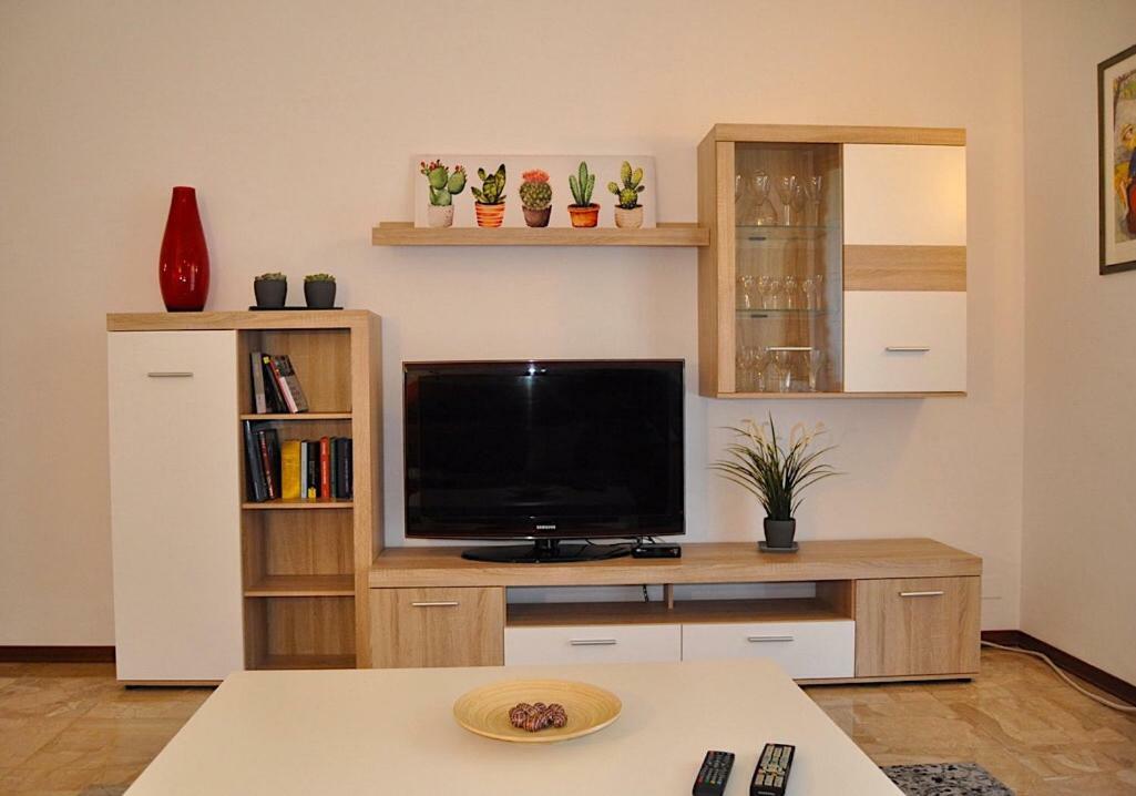 Apartamento La Casa Di Sarita Pavía Exterior foto